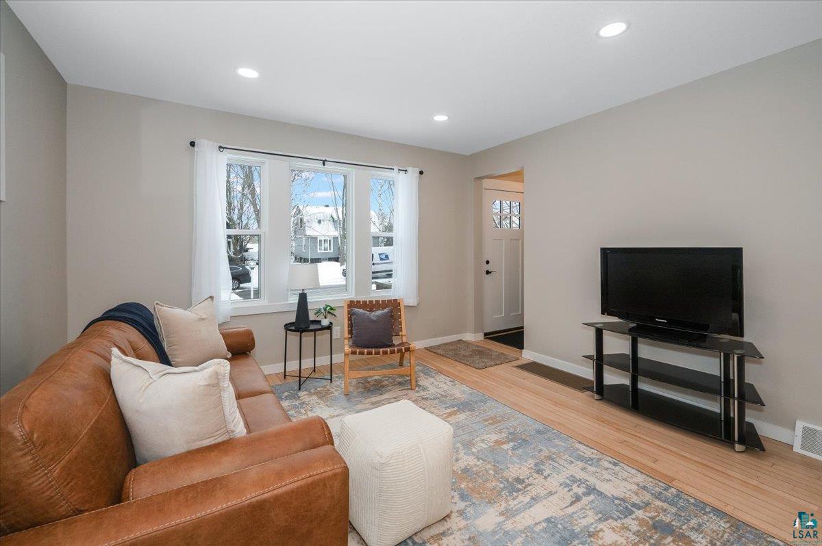 4605 Cooke Street Duluth, MN 55804 - Photo 2 of 26