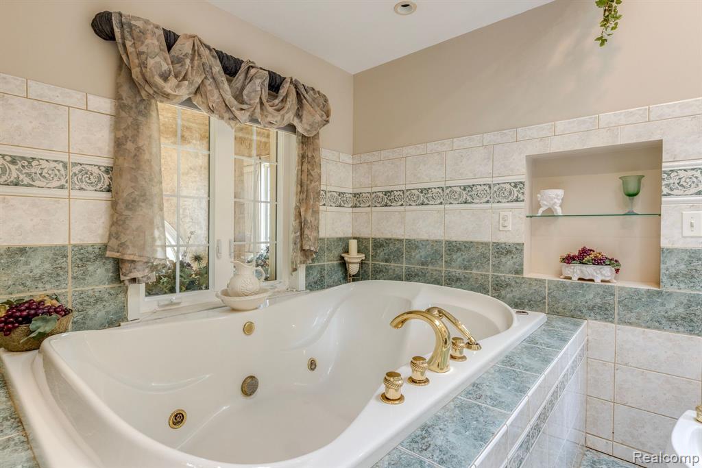 7200 Galbraith Line Road Lexington, MI 48450 - Photo 45 of 75 Gallery Image 45