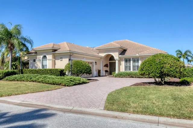$695,000 | 13861 Siena Loop, Lakewood Ranch, FL 34202