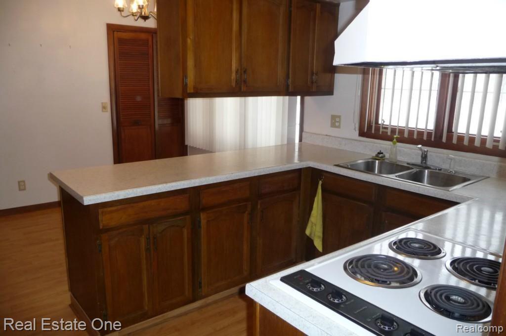 5981 West Hayner Road Fowlerville, MI 48836 - Photo 11 of 31 KITCHEN