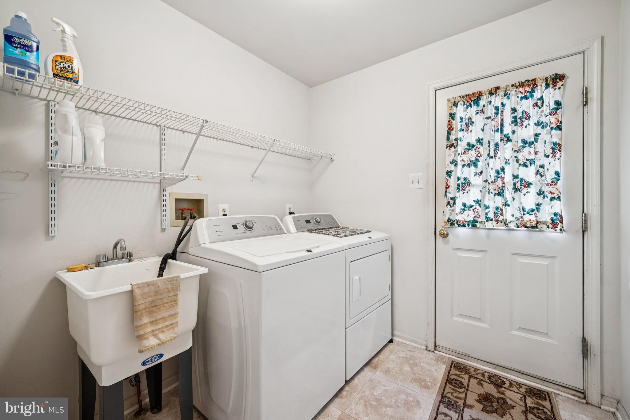 32 Constitution Drive Southampton, NJ 08088 - Photo 29 of 31 a utility room with dryer and washer