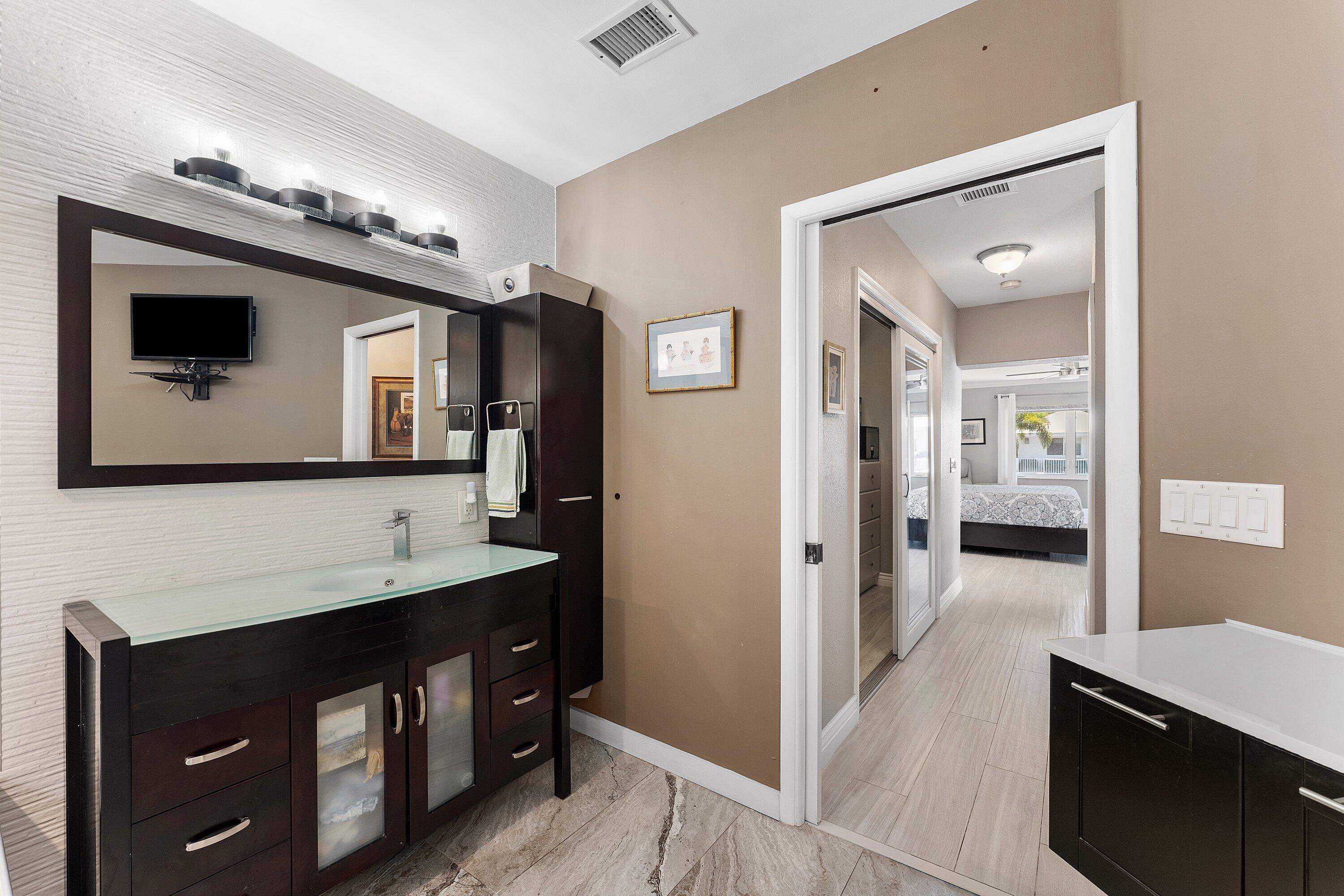940 Mulberry Way Boca Raton, FL 33486 - Photo 22 of 39 Primary Bathroom