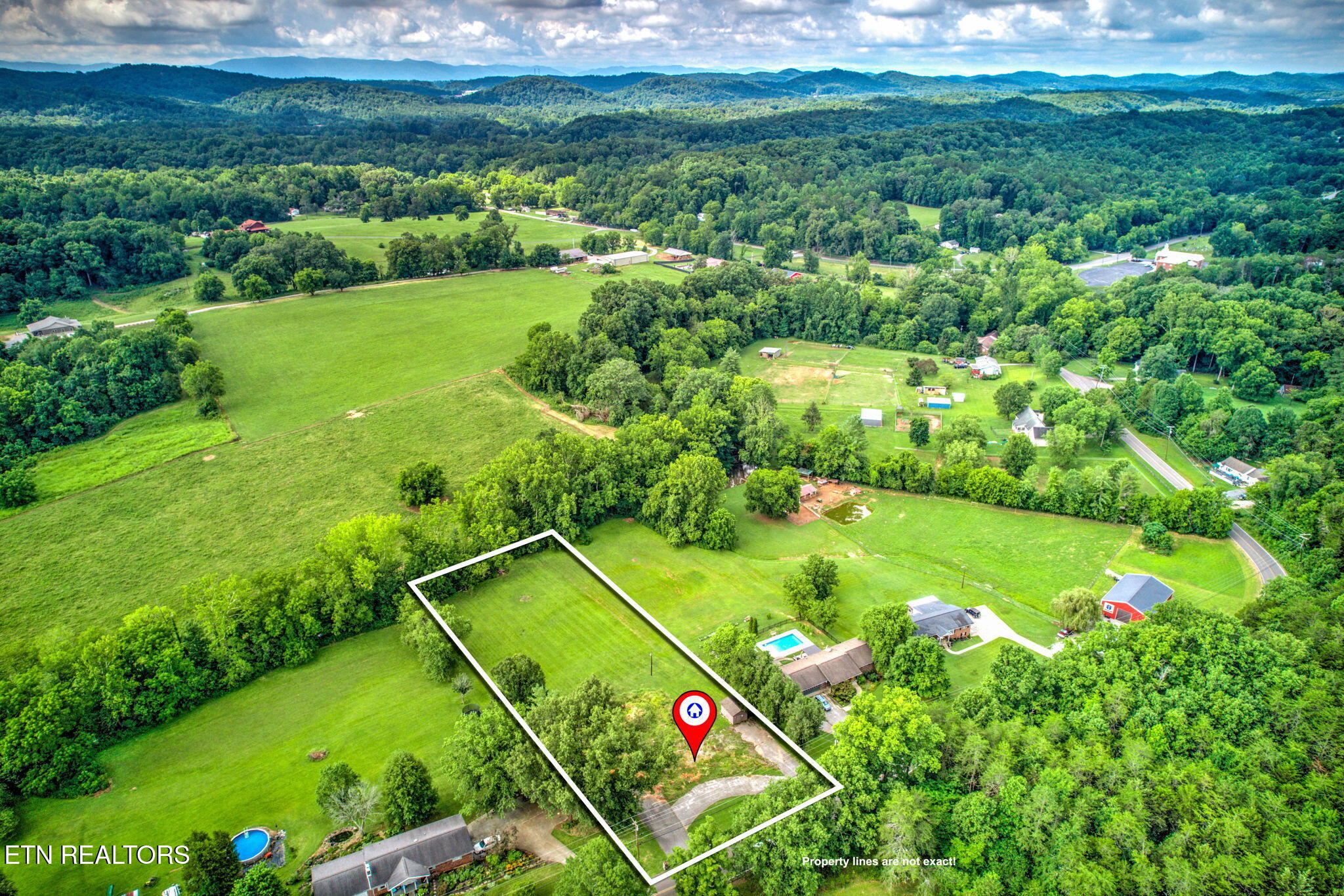 1350 Hopewell Road Knoxville, TN 37920 - Photo 4 of 11 4-web-or-mls-DJI_0835_6_7