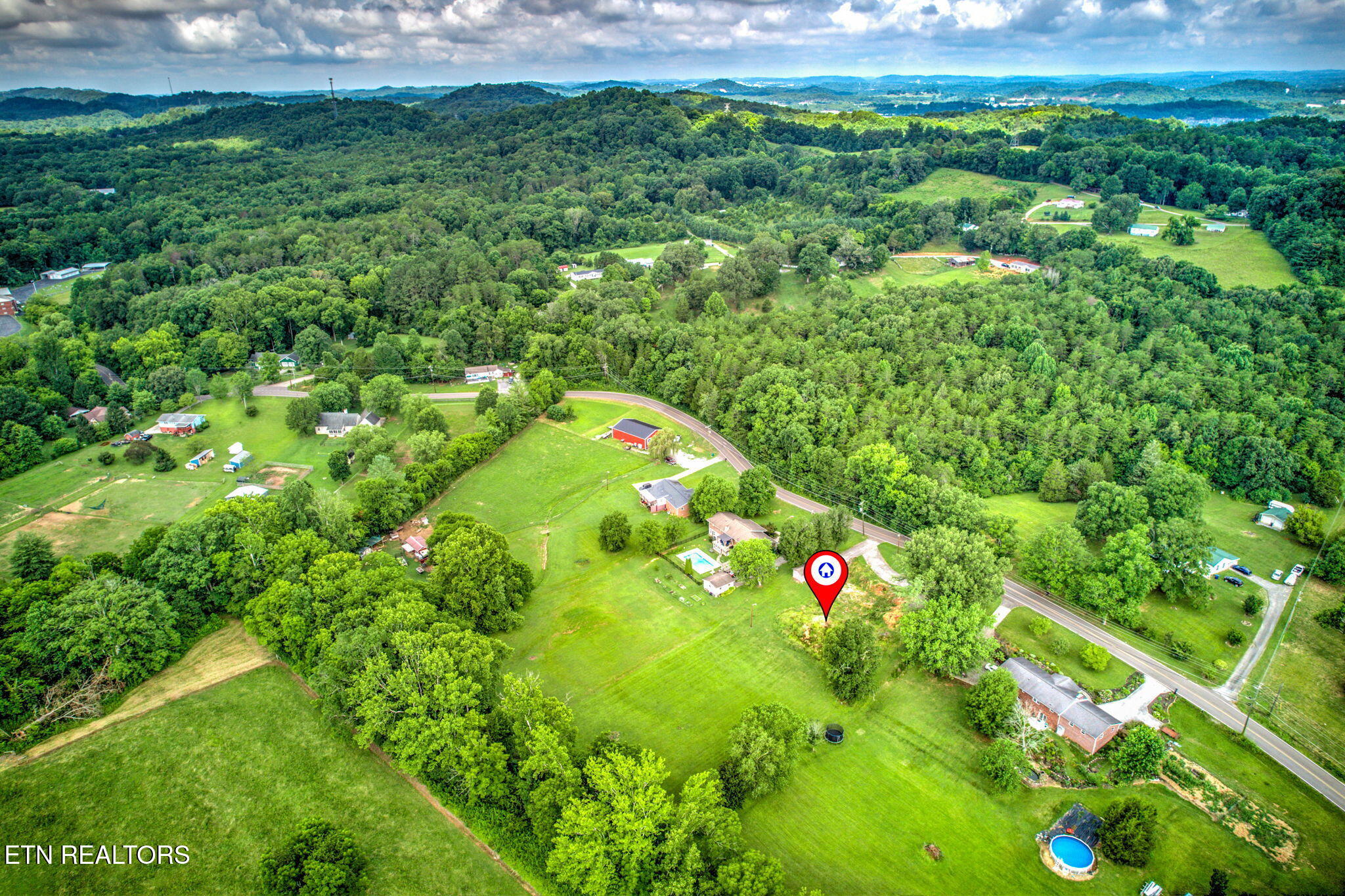 1350 Hopewell Road Knoxville, TN 37920 - Photo 8 of 11 8-web-or-mls-DJI_0841_2_3