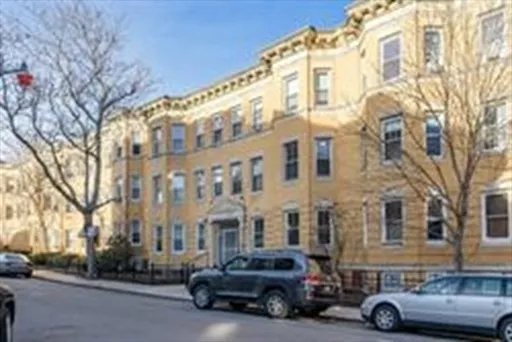 $4,400 | 141 Chiswick Road, Unit 3, Boston, MA 02135