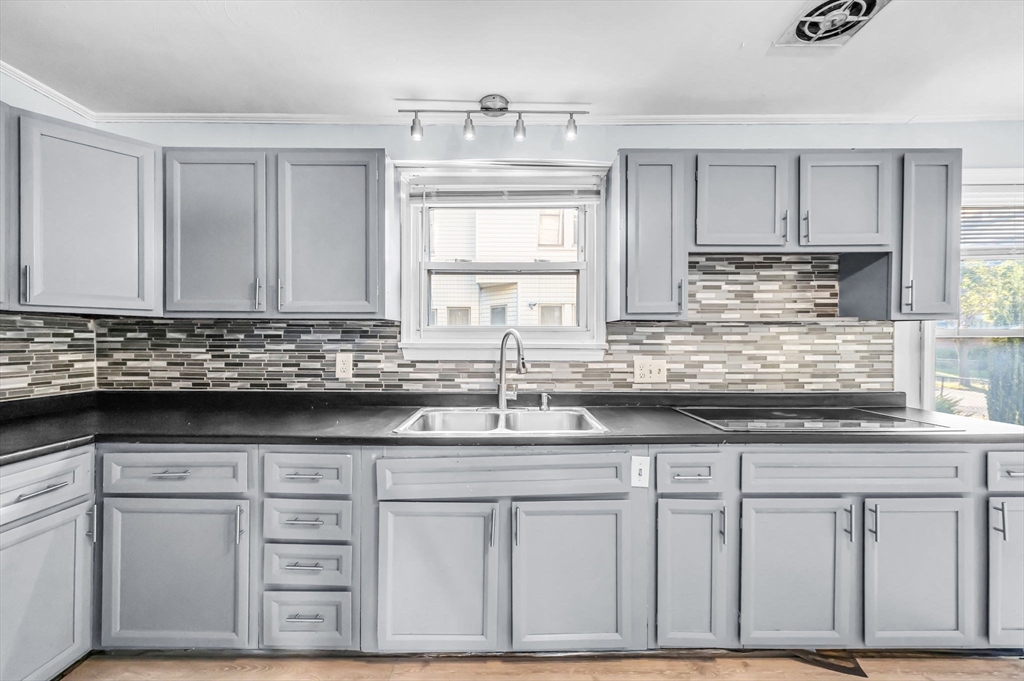 252 King Street Springfield, MA 01109 - Photo 17 of 40 Gallery Image 17