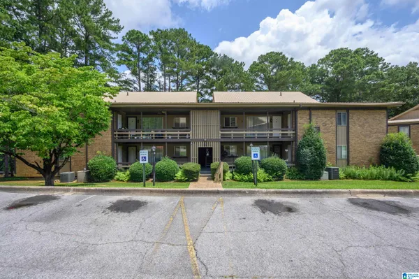 $1,750 | 3101 Lorna Road, Unit 123, Hoover, AL 35216