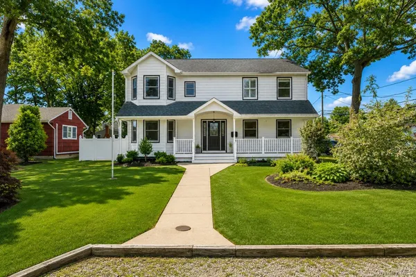 $850,000 | 55 Yuma Lane, East Islip, NY 11730