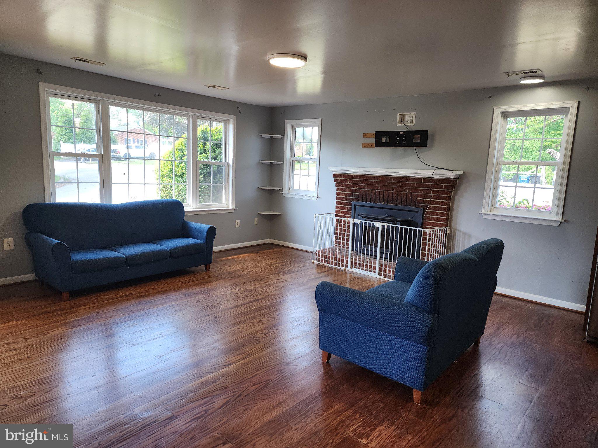 13 Main Street Huntingtown, MD 20639 - Photo 3 of 32 Bright and inviting living space.