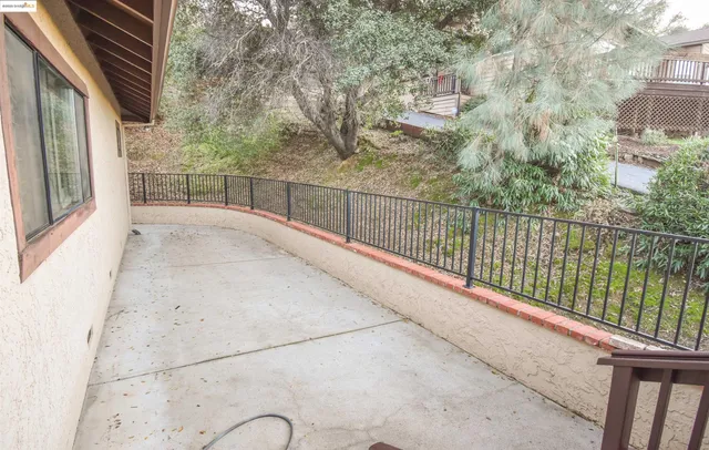 a view of a pathway both side of yard