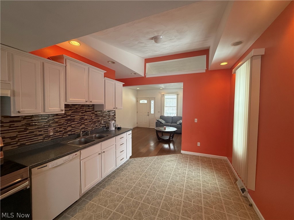 527 North Raccoon Road Youngstown, OH 44515 - Photo 5 of 20 Gallery Image 5