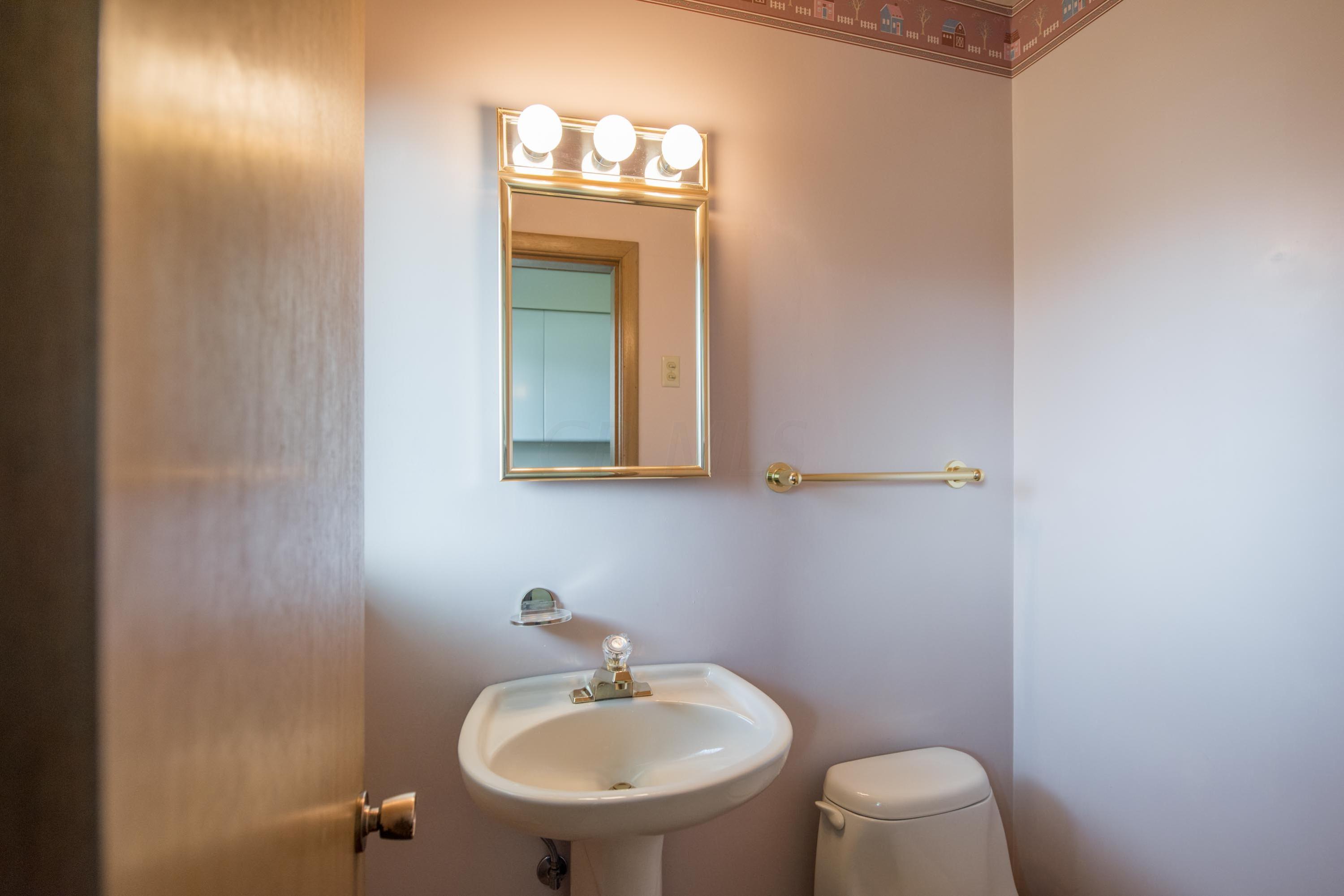 2184 Shoreham Road Upper Arlington, OH 43220 - Photo 13 of 33
