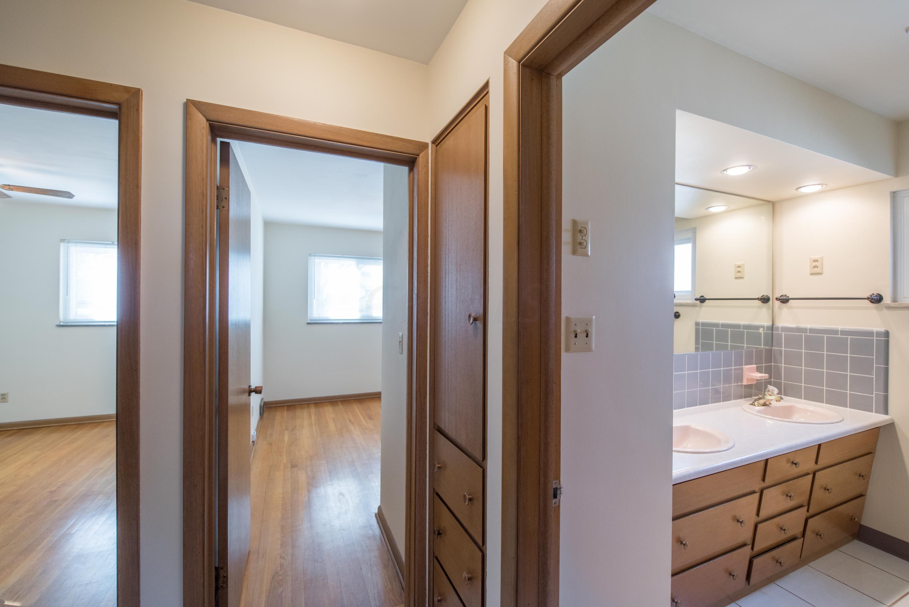 2184 Shoreham Road Upper Arlington, OH 43220 - Photo 17 of 33