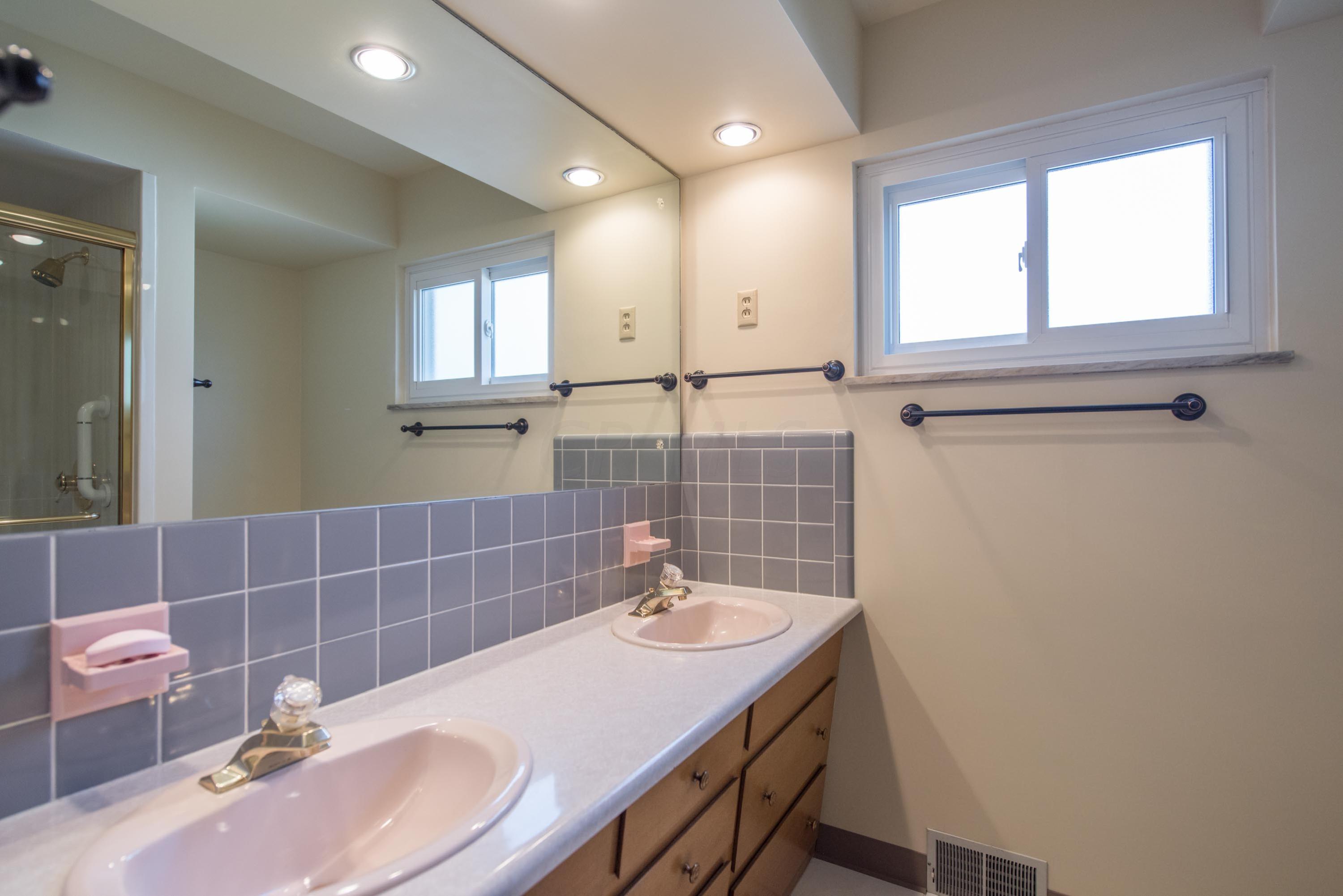 2184 Shoreham Road Upper Arlington, OH 43220 - Photo 24 of 33