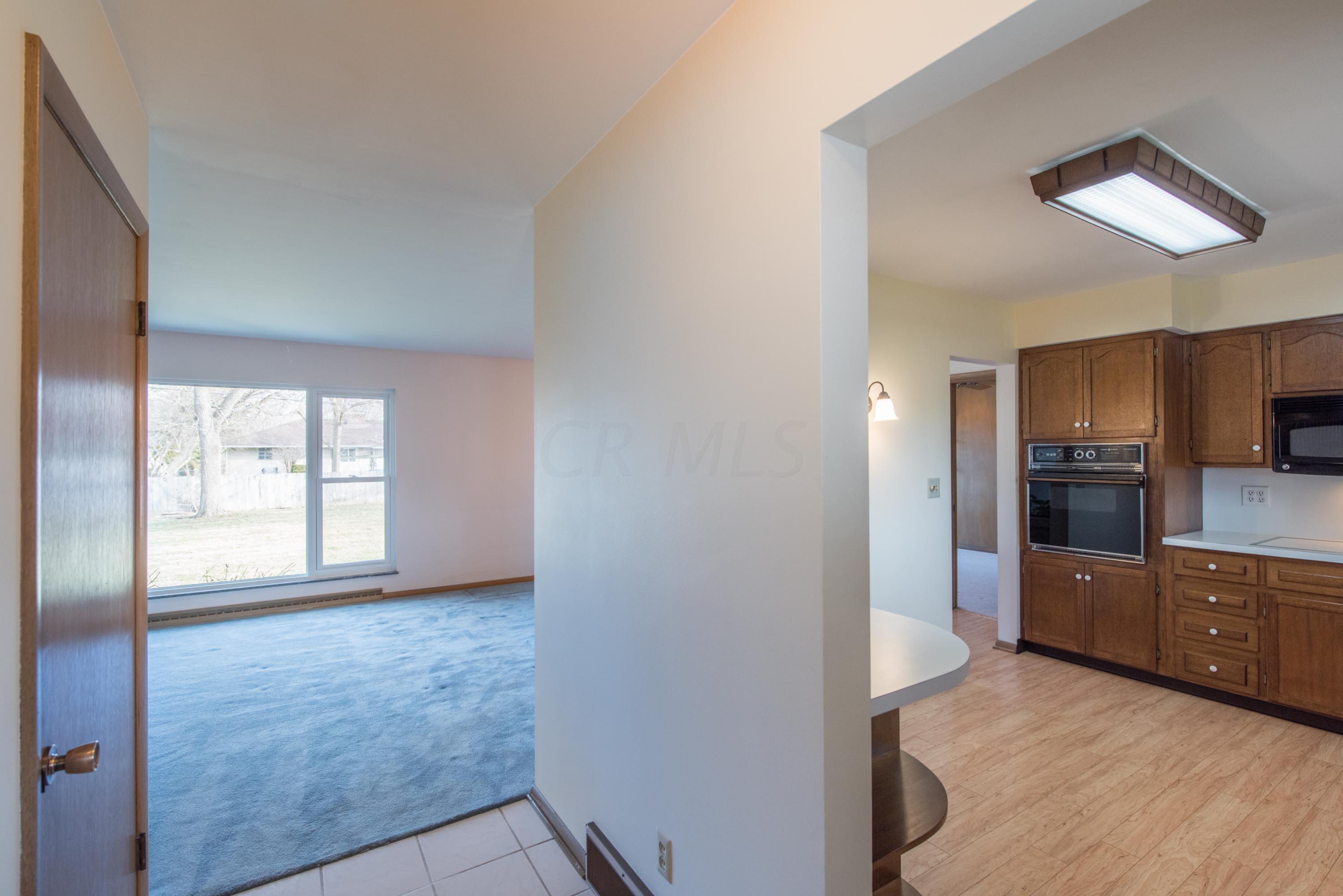 2184 Shoreham Road Upper Arlington, OH 43220 - Photo 3 of 33