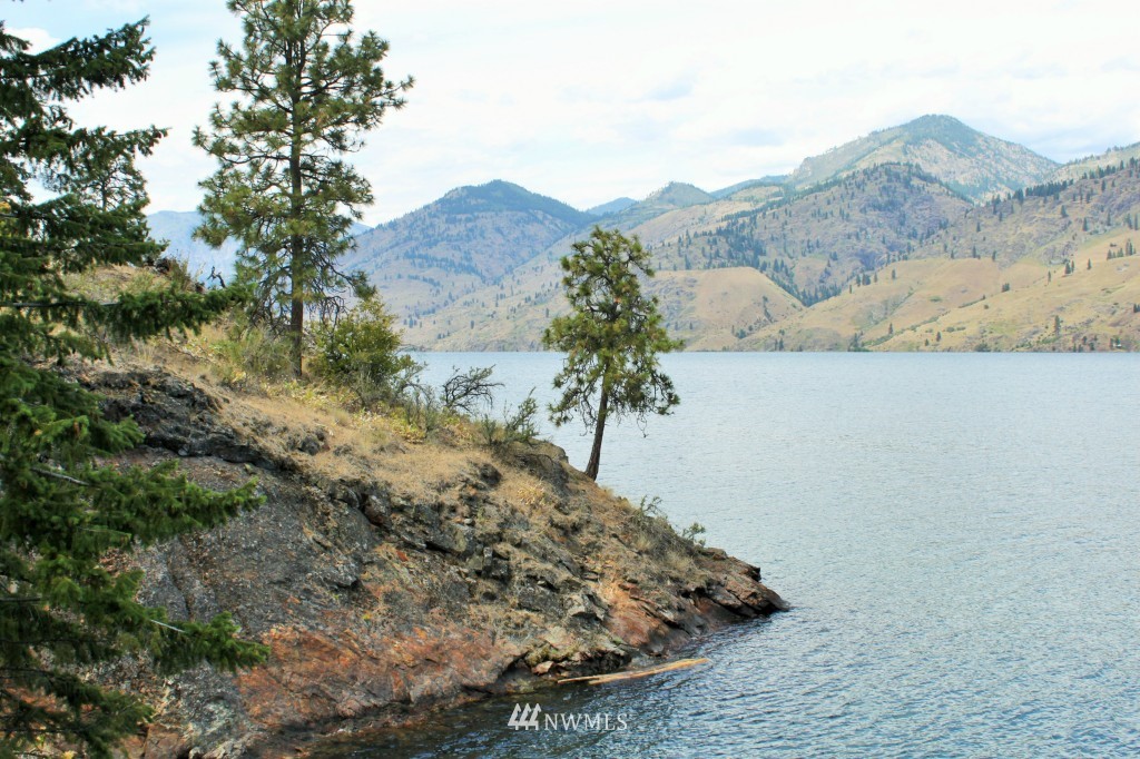 18834 South Lakeshore Road Chelan, WA 98816 - Photo 2 of 15 Gallery Image 2