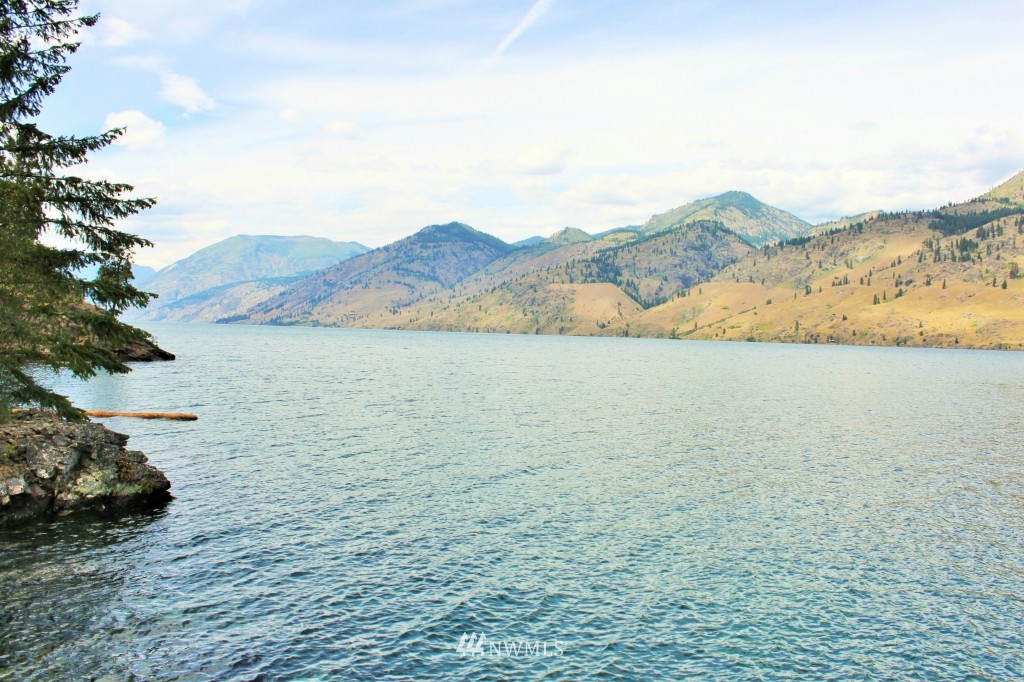 18834 South Lakeshore Road Chelan, WA 98816 - Photo 4 of 15 Gallery Image 4