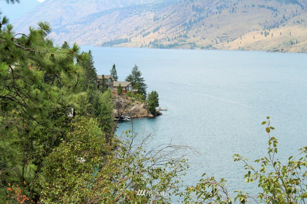 18834 South Lakeshore Road Chelan, WA 98816 - Photo 5 of 15 Gallery Image 5