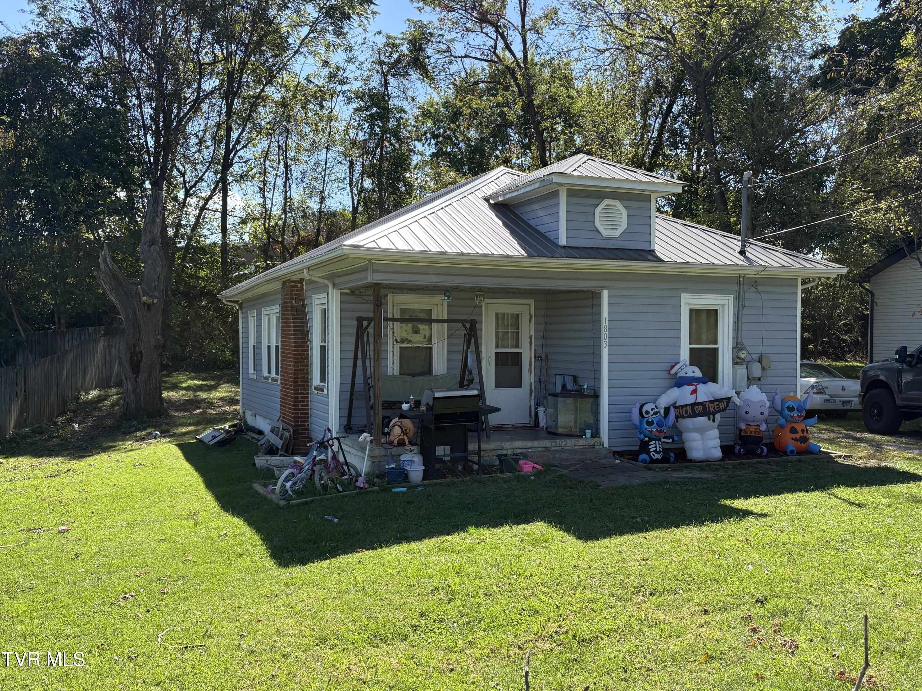 1803 Indian Ridge Road Johnson City, TN 37604 - Photo 2 of 11 IMG_0581