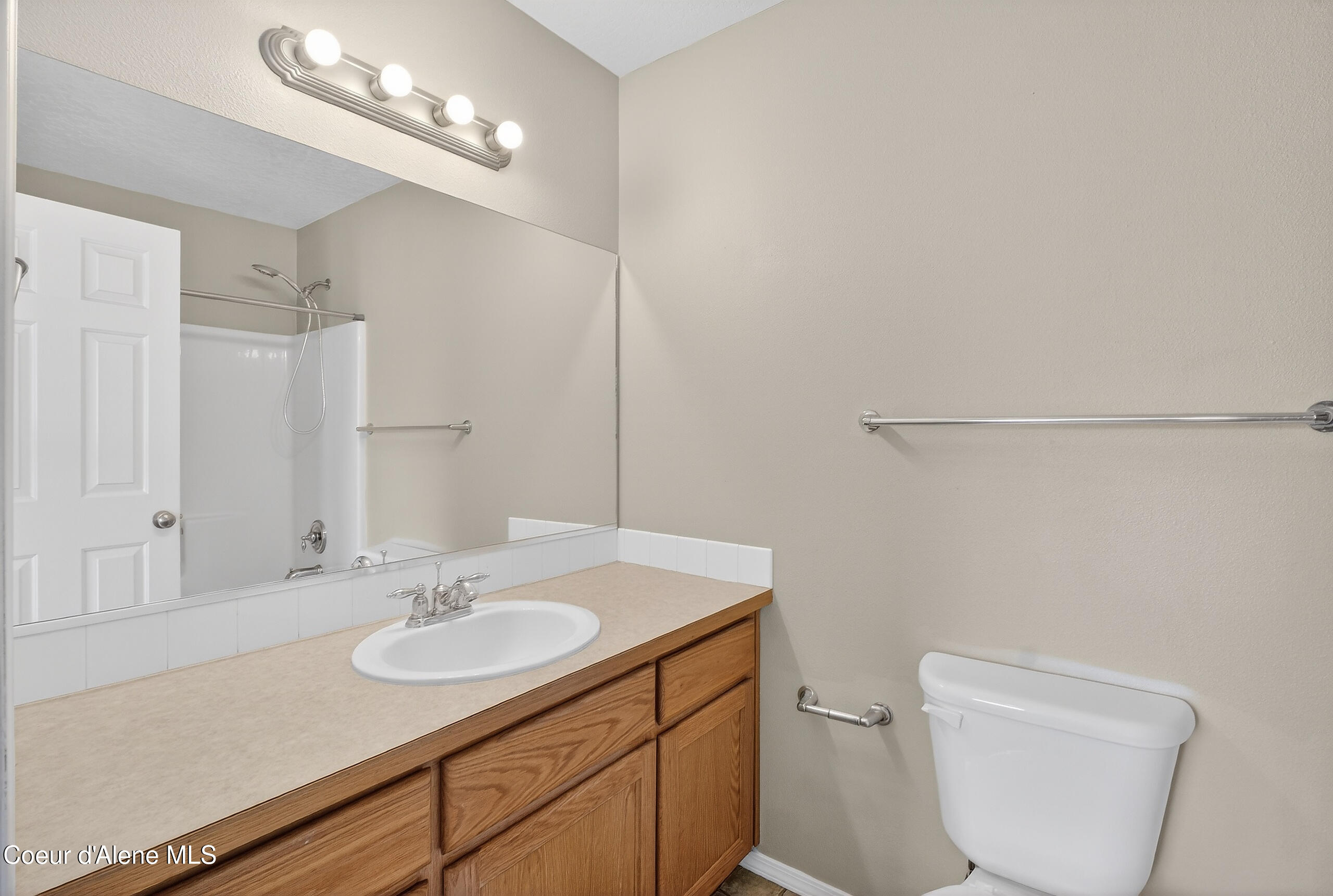 692 Hydra Place, Unit A Post Falls, ID 83854 - Photo 13 of 24 Primary bathroom