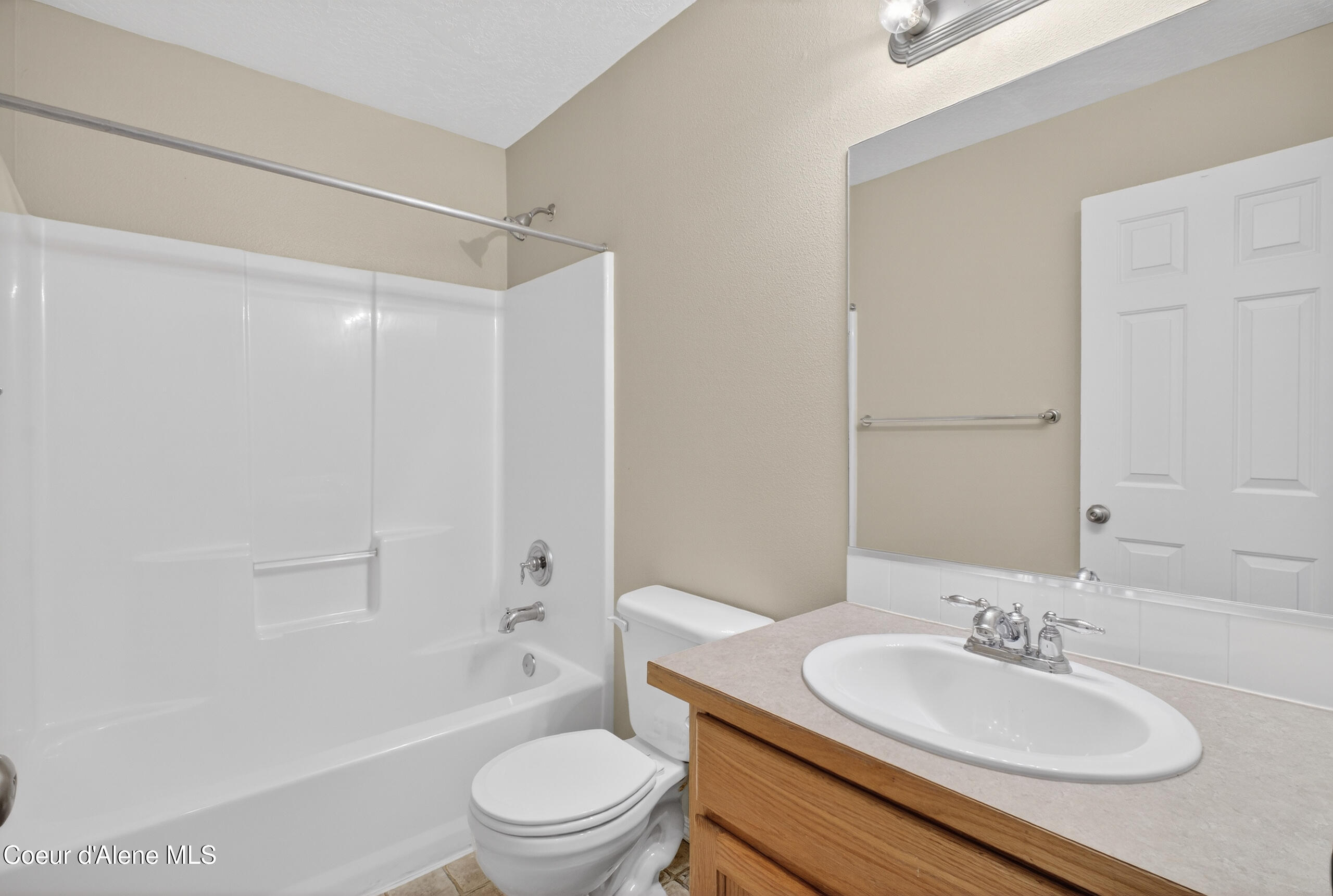 692 Hydra Place, Unit A Post Falls, ID 83854 - Photo 17 of 24 Guest bathoom