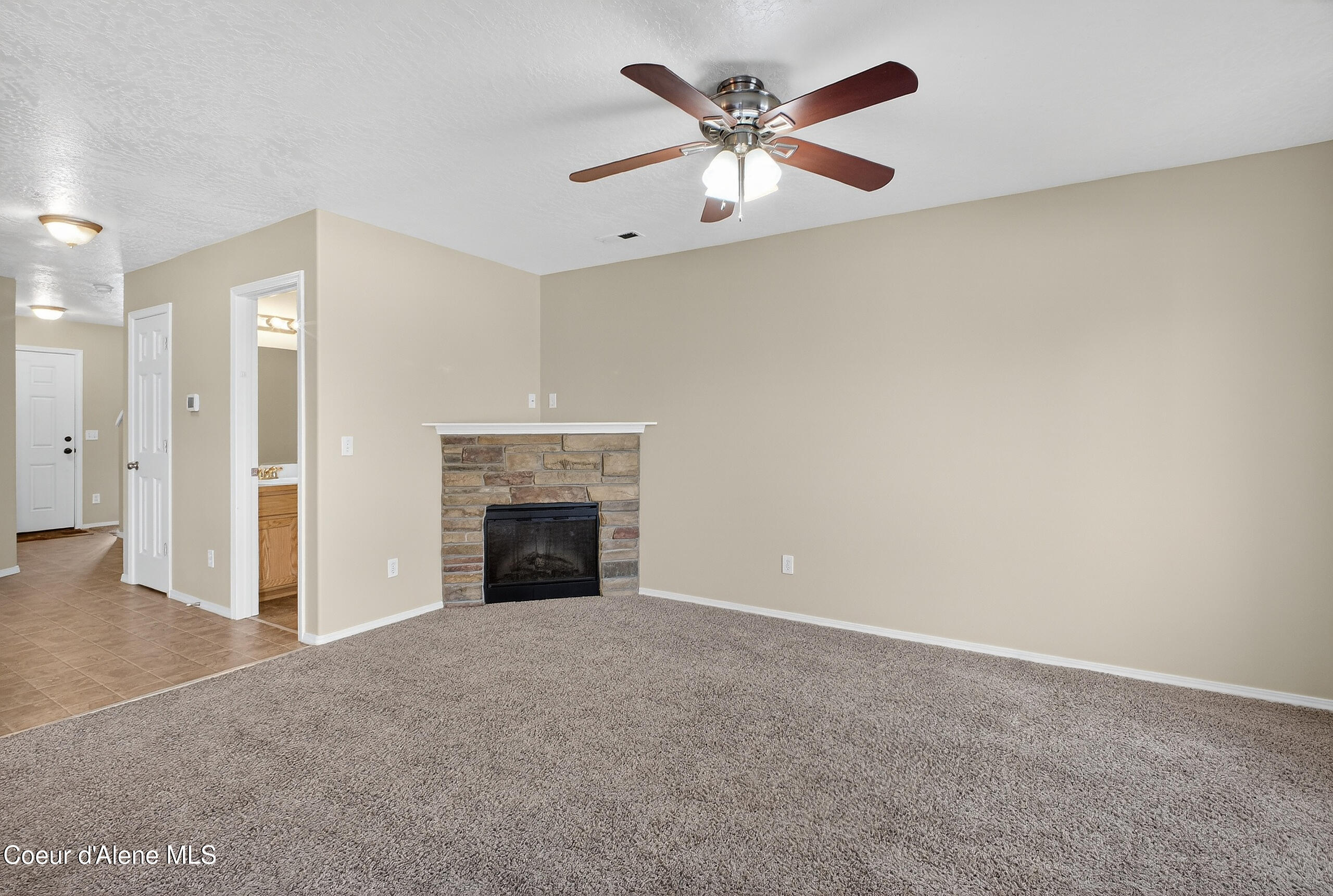 692 Hydra Place, Unit A Post Falls, ID 83854 - Photo 4 of 24 Living room