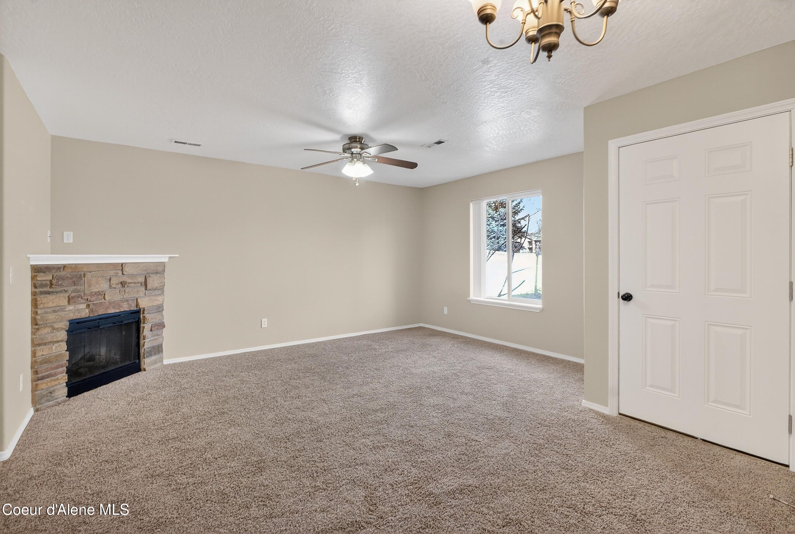 692 Hydra Place, Unit A Post Falls, ID 83854 - Photo 5 of 24 Living room2