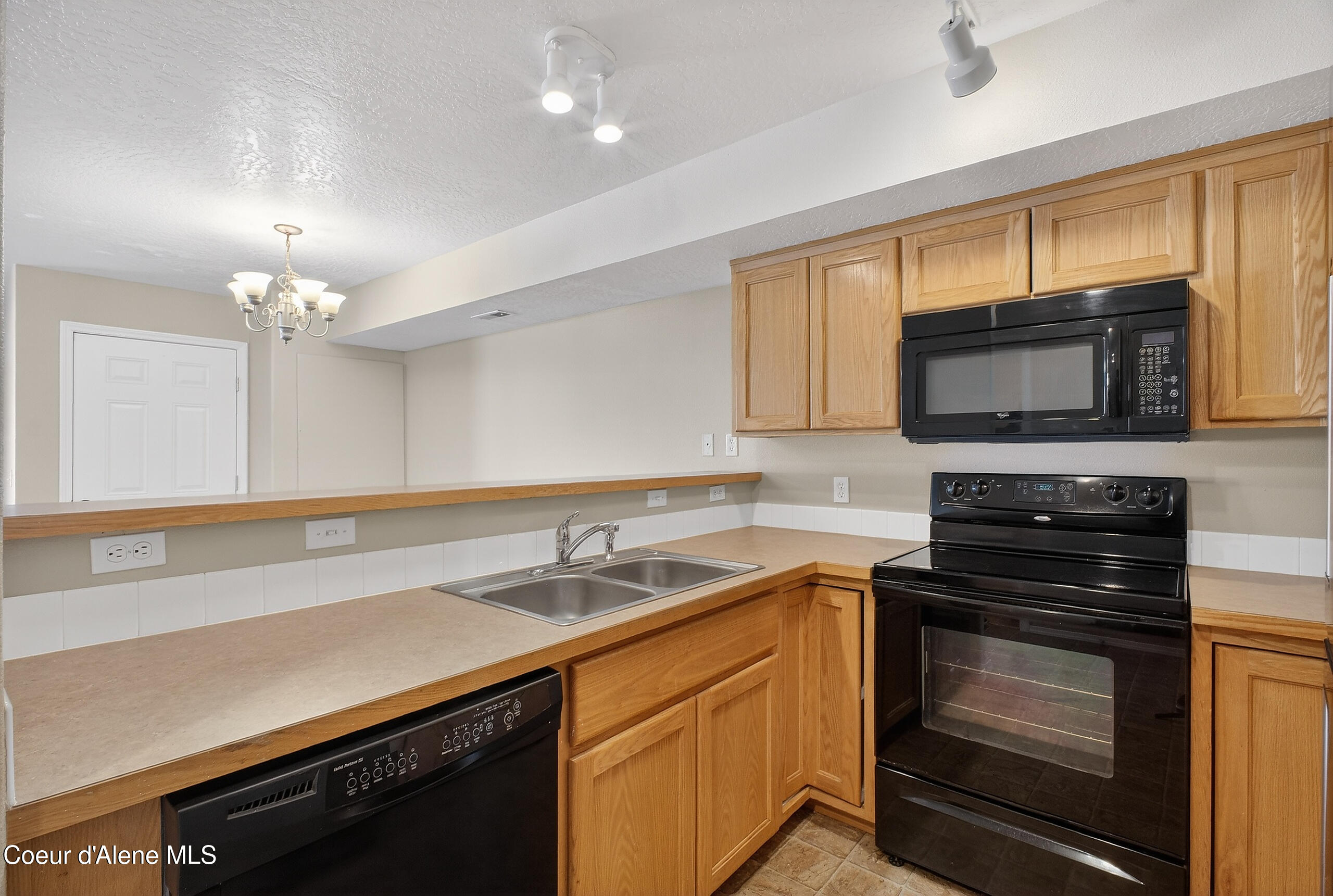 692 Hydra Place, Unit A Post Falls, ID 83854 - Photo 7 of 24 Kitchen