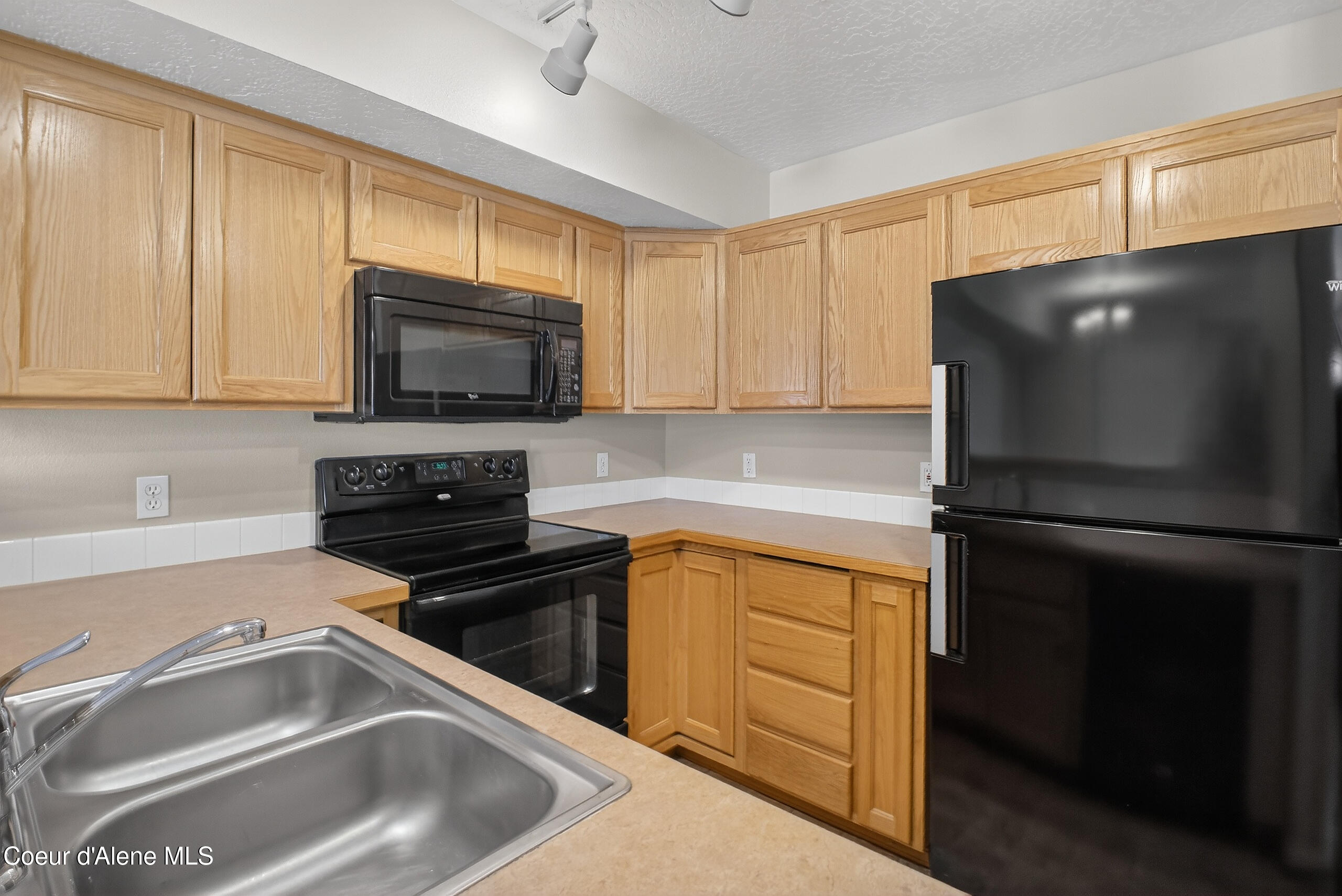 692 Hydra Place, Unit A Post Falls, ID 83854 - Photo 8 of 24 Kitchen2