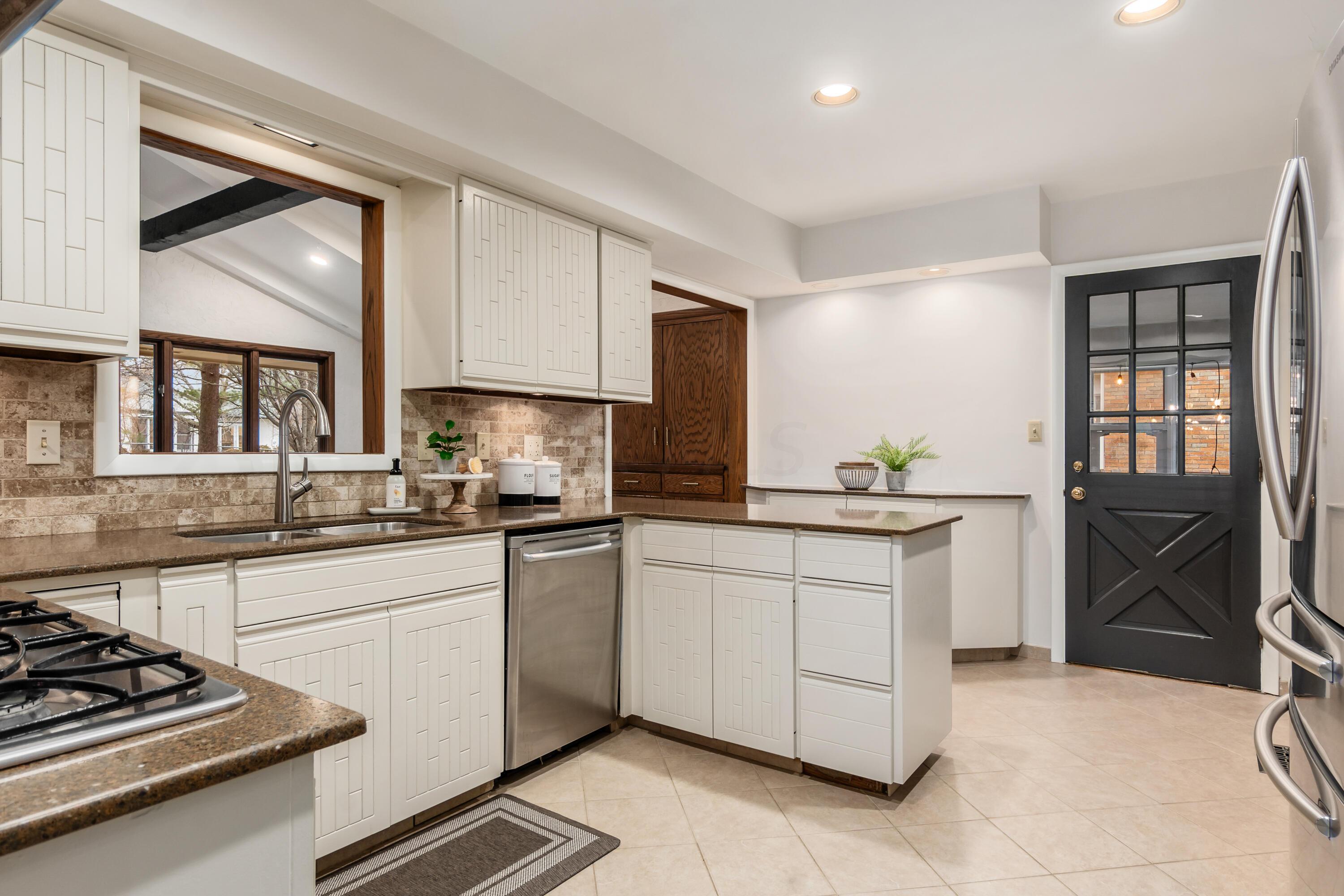 3769 Mountview Road Columbus, OH 43220 - Photo 22 of 51 Kitchen