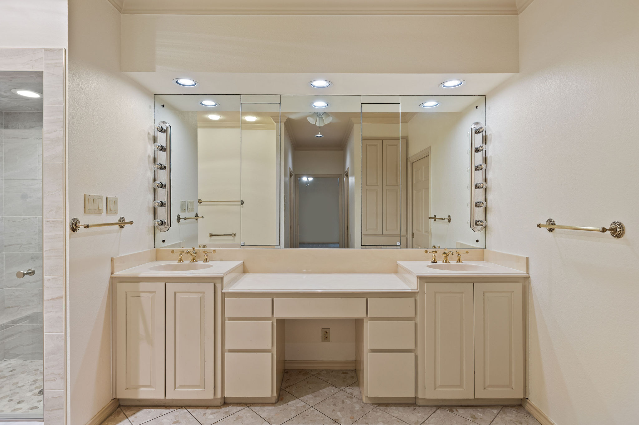 2834 Montebello Road, Unit B11 Austin, TX 78746 - Photo 23 of 39