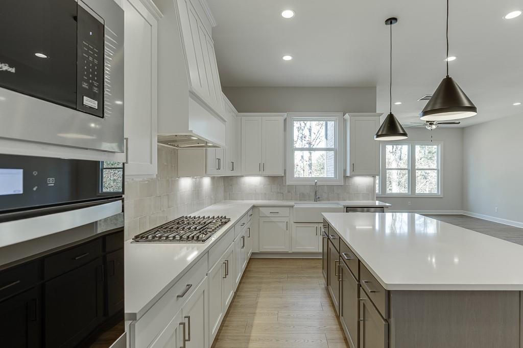 452 Thunder Road Buford, GA 30518 - Photo 20 of 80 a kitchen with stainless steel appliances granite countertop a sink a oven a stove and a refrigerator