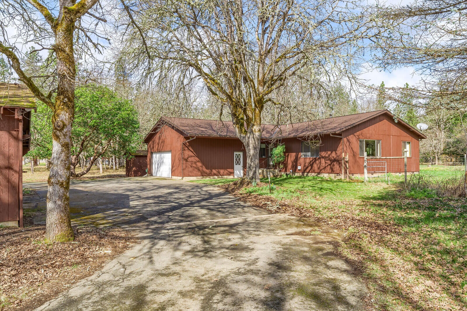 2021 Pine Grove Road Rogue River, OR 97537 - Photo 5 of 50 03_PGR_3_mls