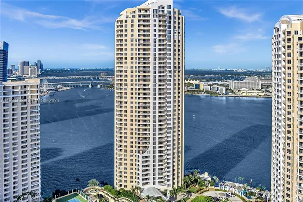 $1,050,000 | 848 Brickell Key Drive, Unit 2702, Miami, FL 33131