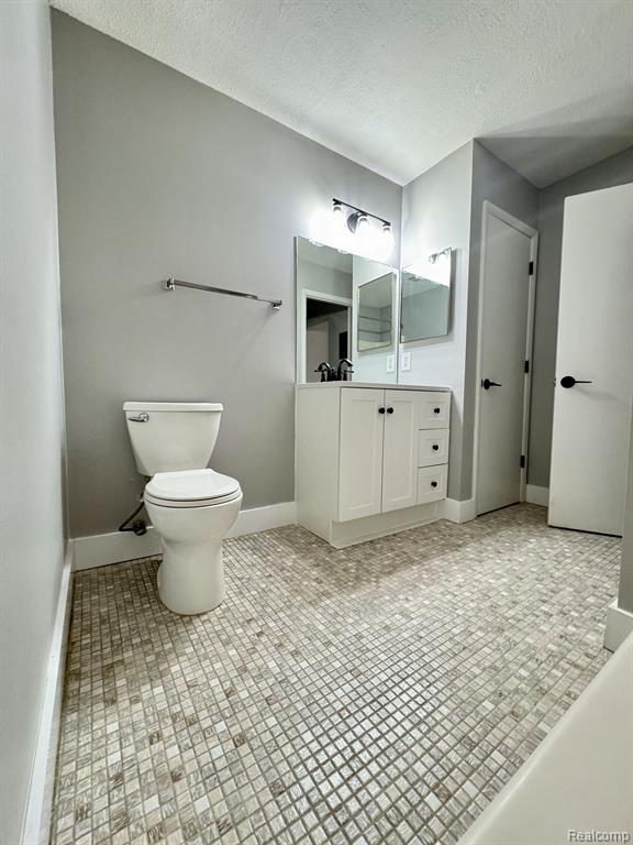 1250 East West Maple Road, Unit 8 Walled Lake, MI 48390 - Photo 9 of 12