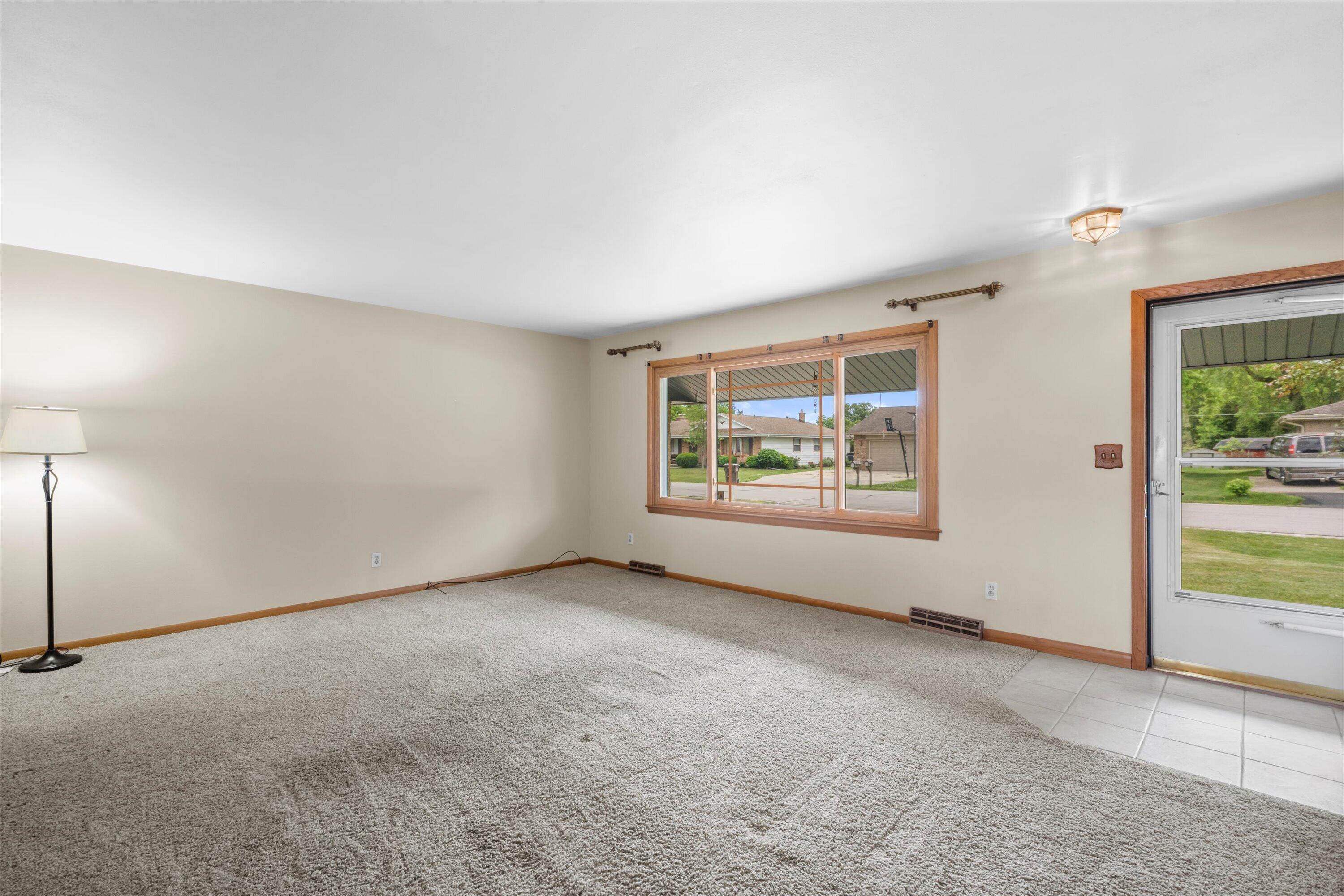 3028 Valley Forge Street Caledonia, WI 53404 - Photo 25 of 50 Family Room