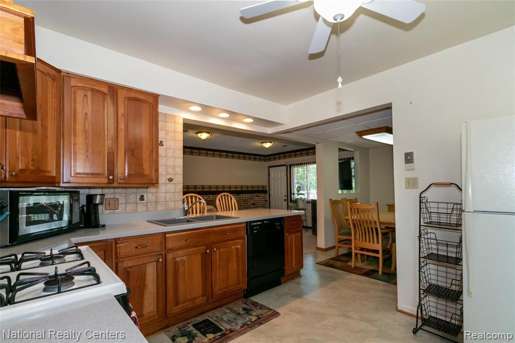 14721 Stephens Eastpointe, MI 48021 - Photo 15 of 24 Gallery Image 15