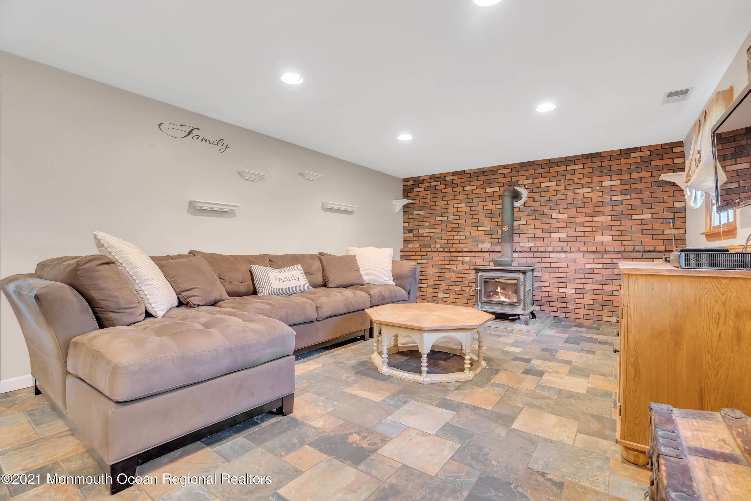 55 Glenbrook Road Freehold, NJ 07728 - Photo 18 of 57 036_mjb04600