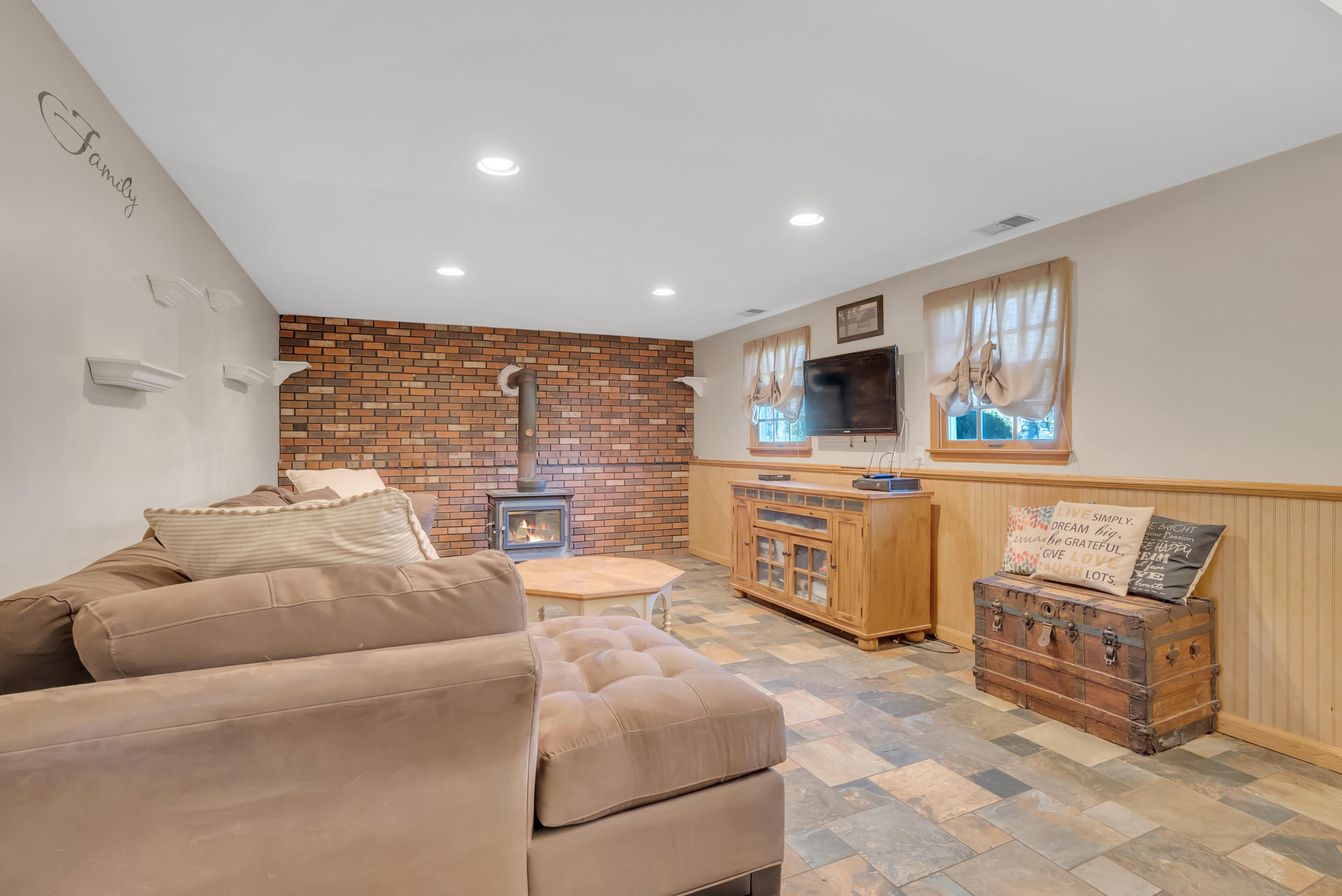 55 Glenbrook Road Freehold, NJ 07728 - Photo 28 of 57 026_mjb04450