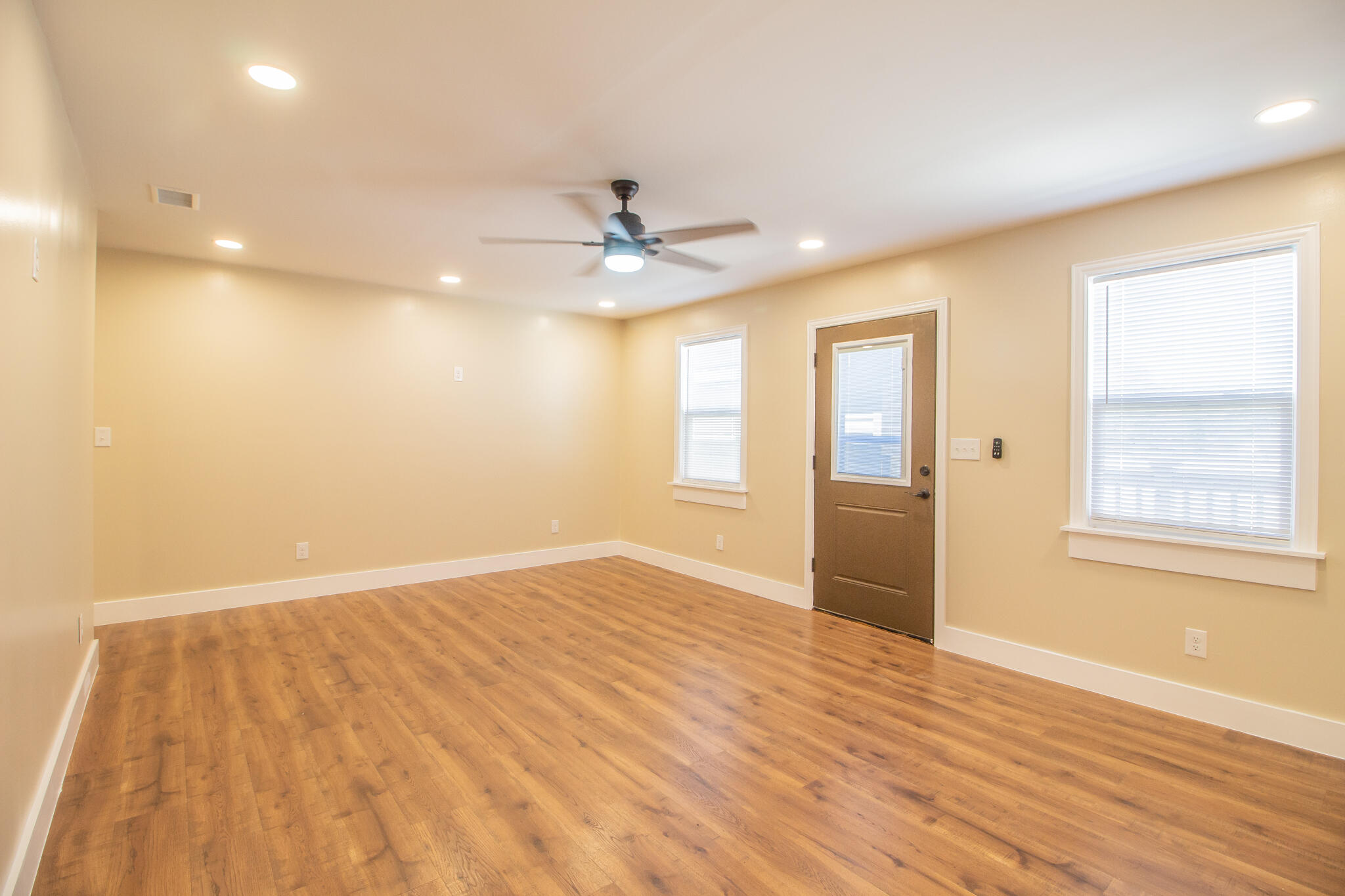 1030 South 16th Street Slaton, TX 79364 - Photo 2 of 25 IMG_7388