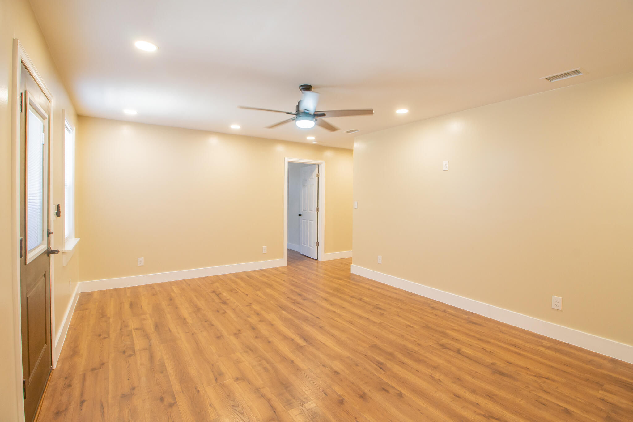 1030 South 16th Street Slaton, TX 79364 - Photo 3 of 25 IMG_7389