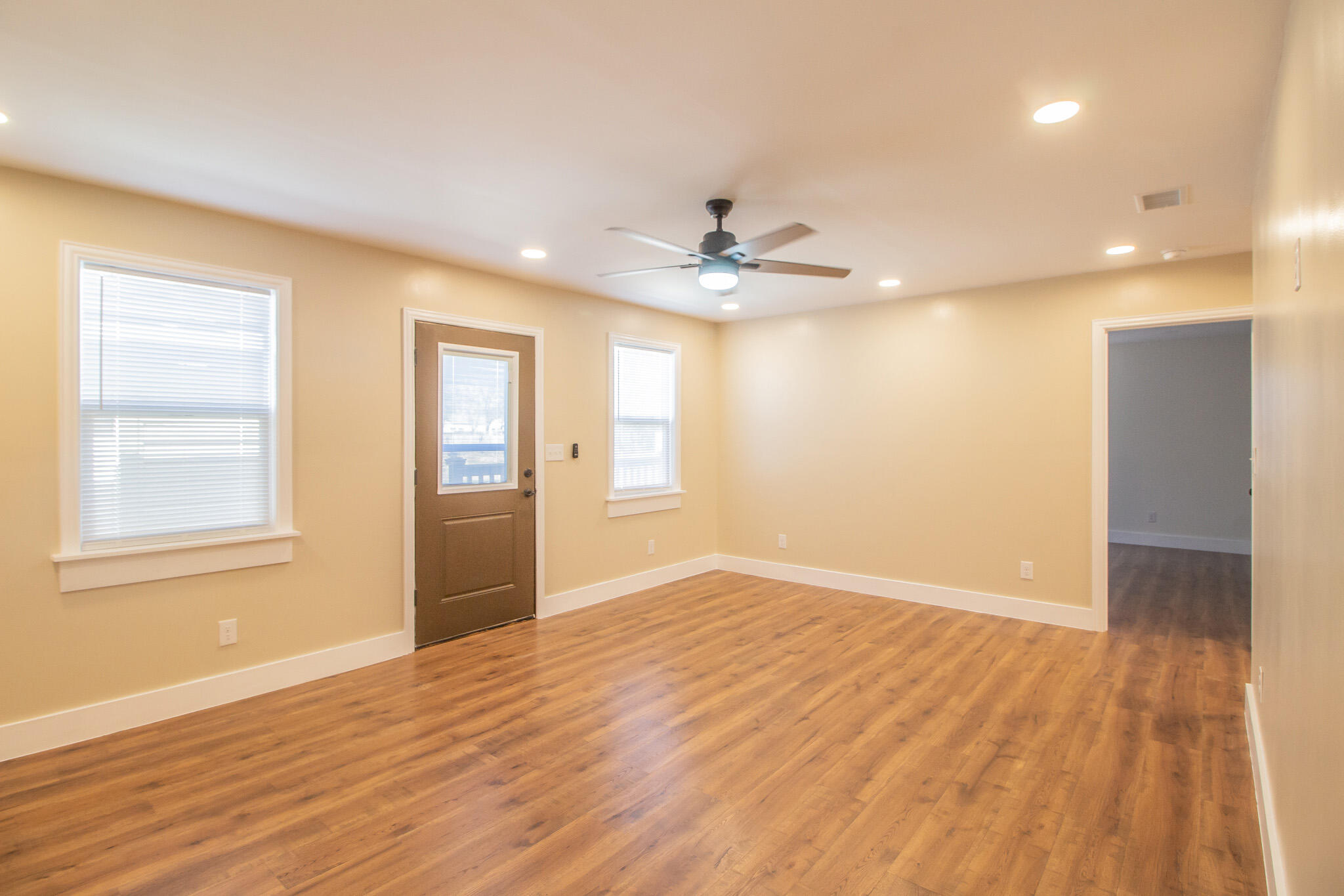 1030 South 16th Street Slaton, TX 79364 - Photo 4 of 25 IMG_7390