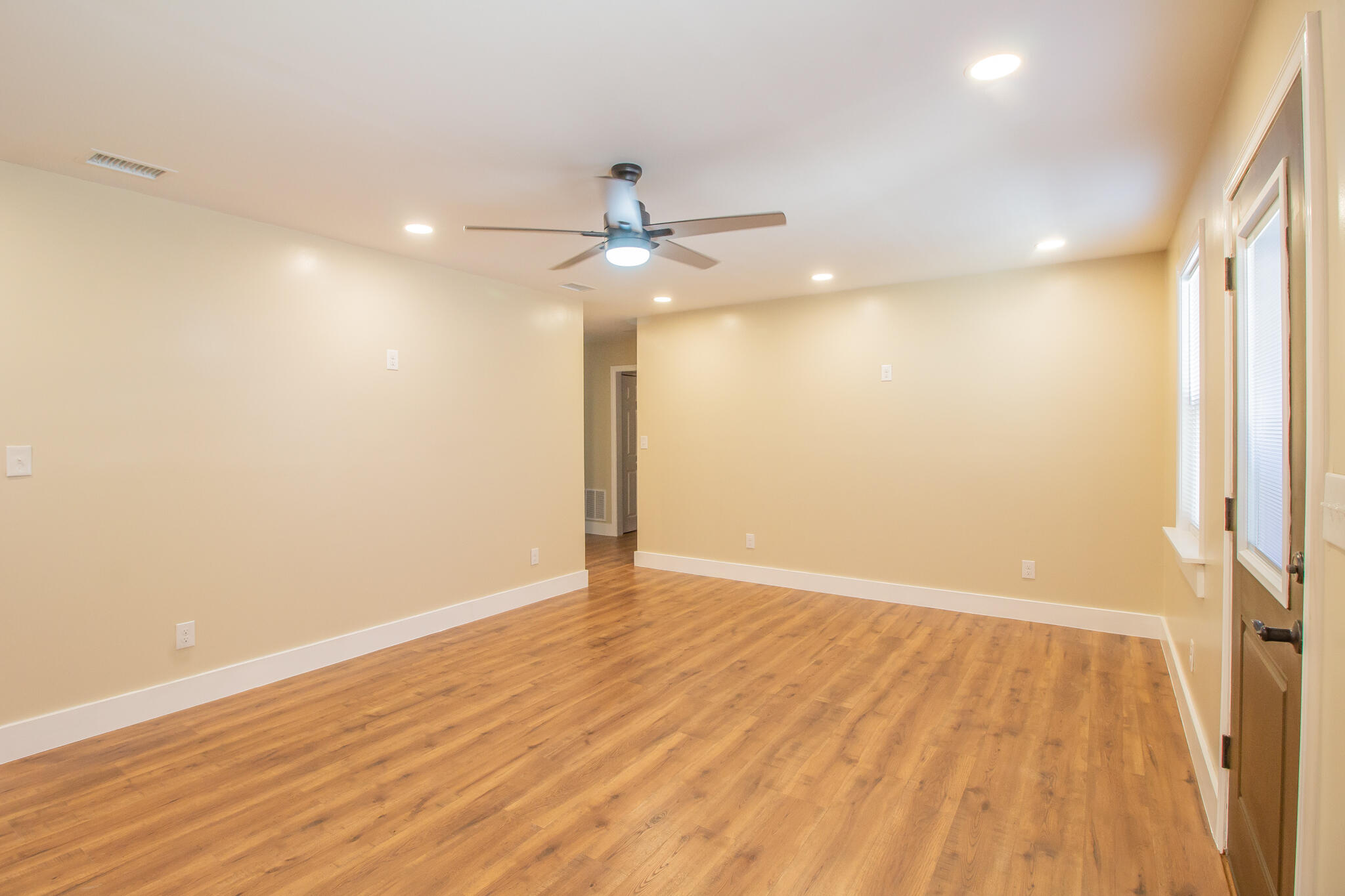 1030 South 16th Street Slaton, TX 79364 - Photo 5 of 25 IMG_7391