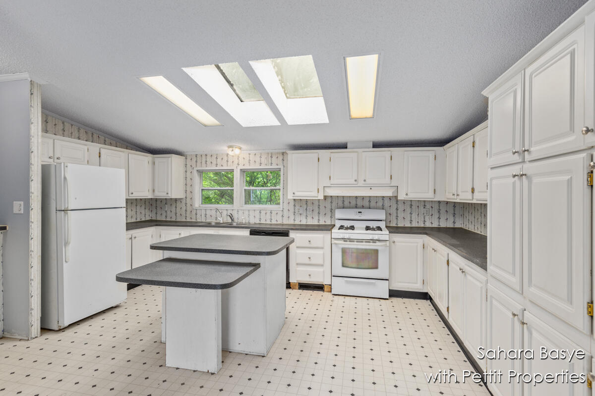 7807 Guy Road Nashville, MI 49073 - Photo 6 of 33 IMG_1004
