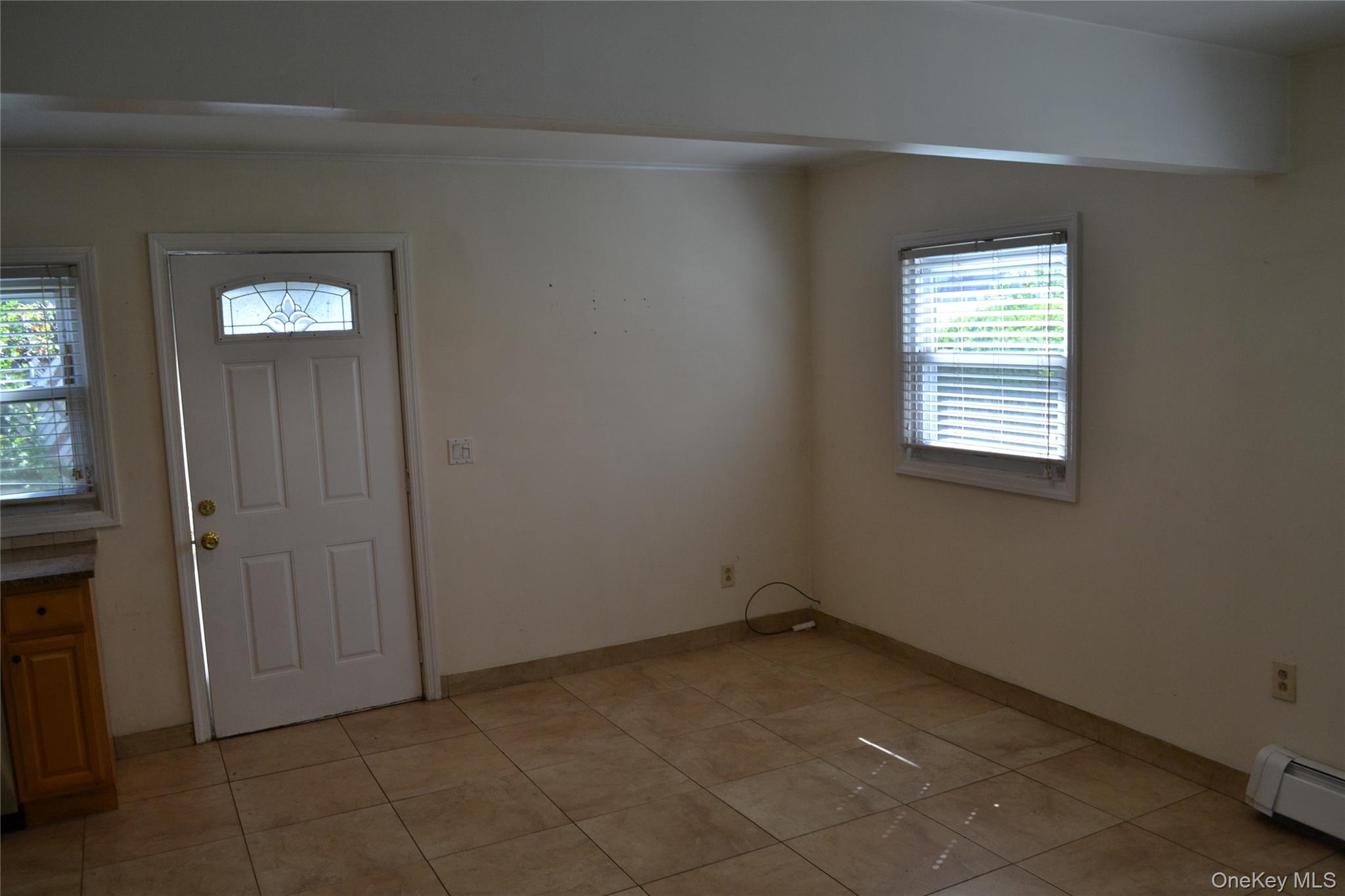 516 Long Beach Road Island Park, NY 11558 - Photo 11 of 31 1BR living room