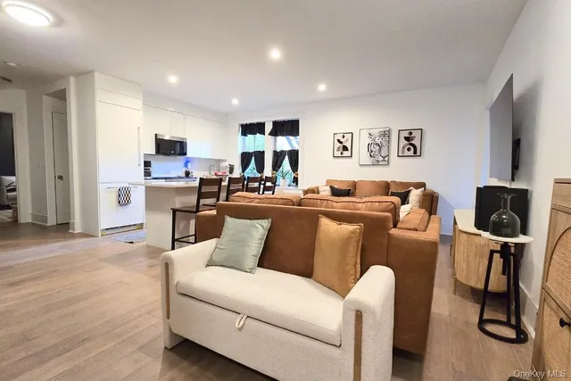 $749,900 | 148-09 Northern Boulevard, Unit 2O | Murray Hill - Flushing