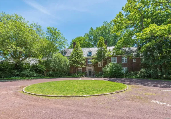 $3,995,000 | 11 Evans Drive, Glen Head, NY 11545