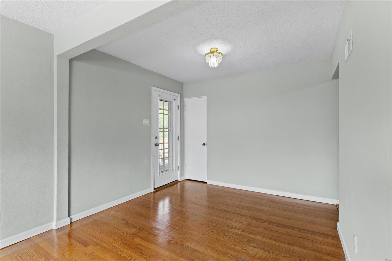 1730 Union Road St. Louis, MO 63125 - Photo 6 of 20 Gallery Image 6