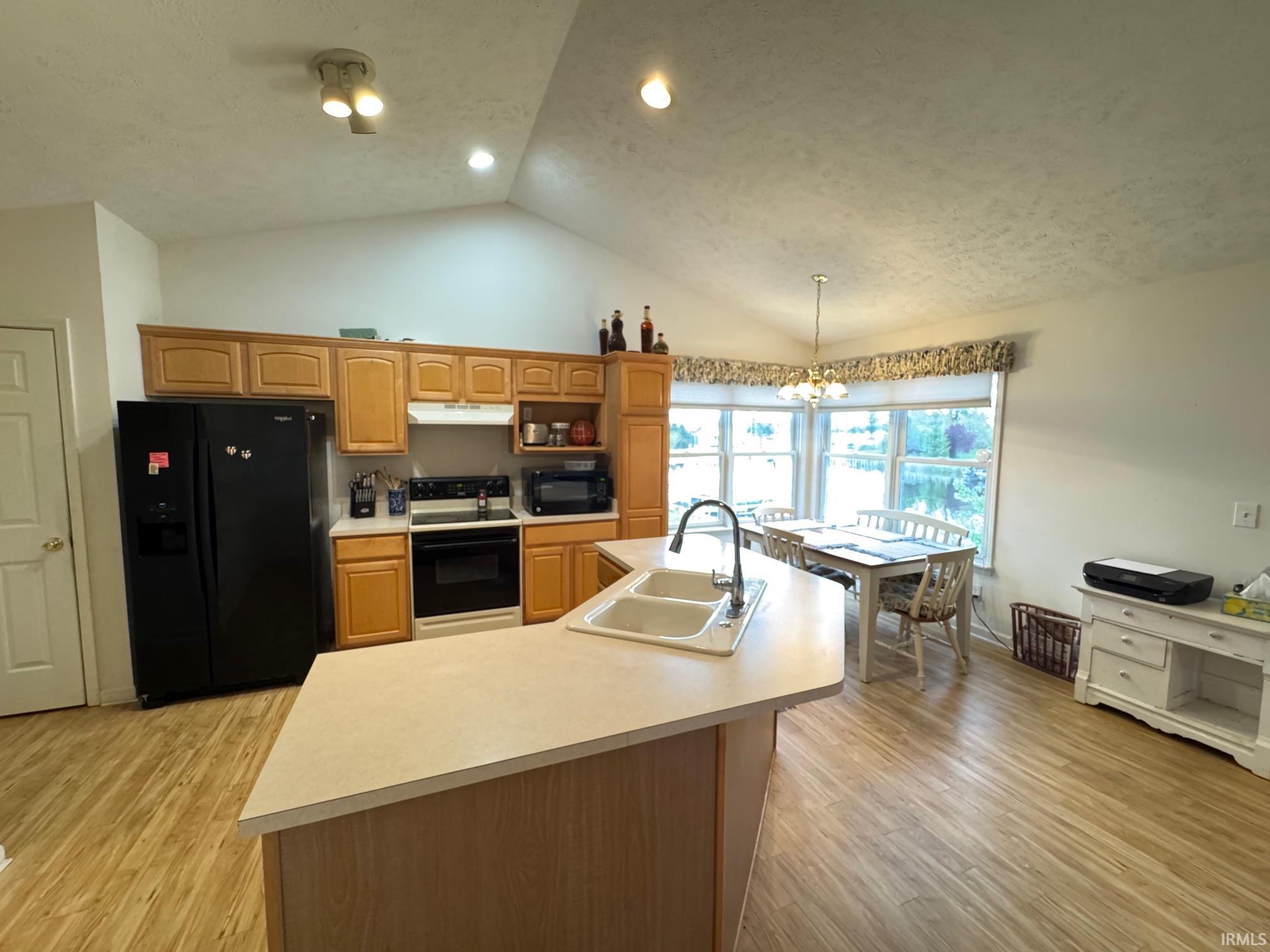 1728 Colonial Drive Rochester, IN 46975 - Photo 2 of 28 Gallery Image 2