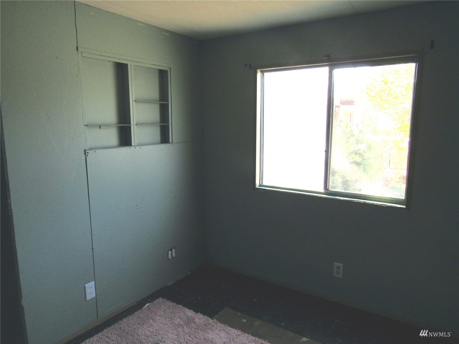 1121 Curtis Street, Unit 18 Sedro-Woolley, WA 98284 - Photo 15 of 20 a view of an empty room and window